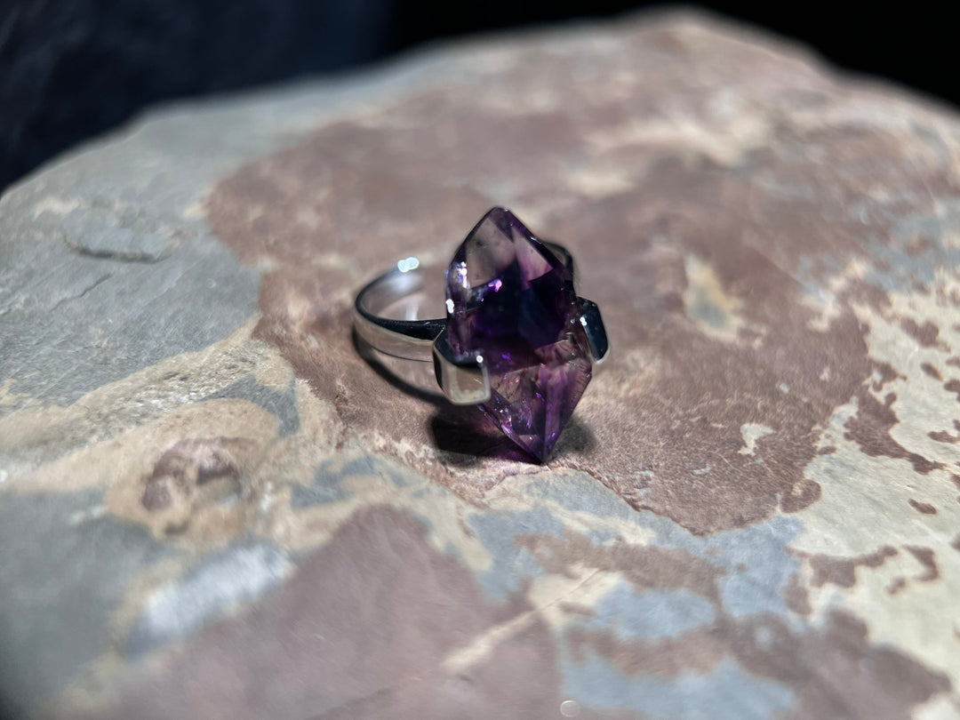 The Ring Of Wisdom｜Super Seven Amethyst with Red Inclusions Hidden Mountain - Manifest Your Dreams & Elevate Your Spirit - GEM Spirit - CM - 04 - Amethyst - CRYSTALS - five elements energy